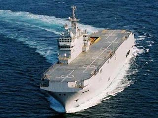 Россия может объявить тендер на закупку вертолетоносца класса французского "Мистраля" и технологий для производства таких кораблей в России