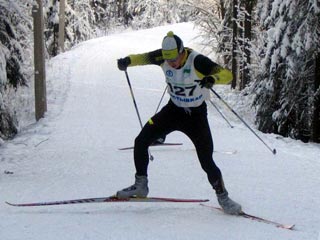 Слепой канадский лыжник выиграл гонку у зрячих соперников