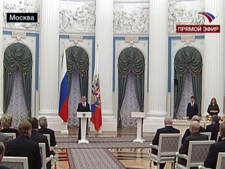 Президент РФ Дмитрий Медведев, выступая в понедельник на церемонии вручения государственных наград в Кремле, заявил о необходимости поменять политическую систему в России