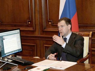 Медведев по видеосвязи "переназначил" президента Марий Эл и был сравнен с Иваном Грозным