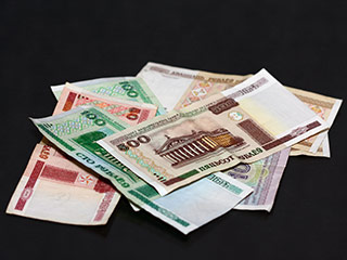 Нацбанк Белоруссии пообещал удерживать курс местной валюты с тем, чтобы белорусский рубль ослабел не более, чем на 10%