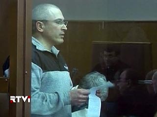 Бывший глава НК ЮКОС Михаил Ходорковский, которому не дадут в СИЗО отметить Новый год, через газету "Собеседник" поздравил россиян с наступлением 2010 года