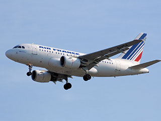 Как говорится в сообщении, расследование показало, что Airbus A318 авиакомпании Air France следовал неразрешенным курсом