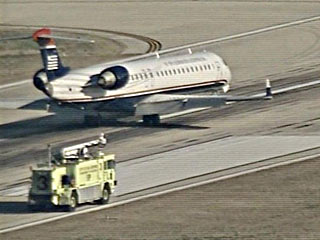 В США аварийно лайнер US Airways из-за лопнувшего шасси