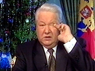 Только 2% россиян считают ошибочным решение Бориса Ельцина о досрочной отставке с поста президента десять лет назад, большинство же граждан называют такой шаг правильным, показывают исследования социологов