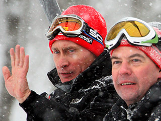 Президент РФ Дмитрий Медведев и председатель правительства Владимир Путин провели воскресный день на горнолыжном курорте "Красная Поляна"