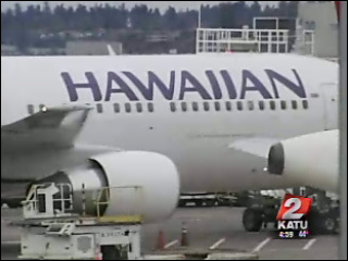 Пассажирский самолет, направлявшийся на Гавайи, вернулся в аэропорт вылета города Портленд. Причем в качестве эскорта борт до приземления сопровождали боевые истребители ВВС США F-15