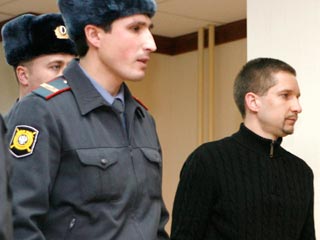 В Мосгорсуде в понедельник возобновился процесс по делу бывшего майора милиции Дениса Евсюкова, в апреле прошлого года устроившего бойню на юге столицы, в результате чего 2 человека погибли, еще 7 были ранены