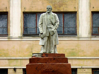 Памятник Ленину в Коломне вывезли на реставрацию без предупреждения