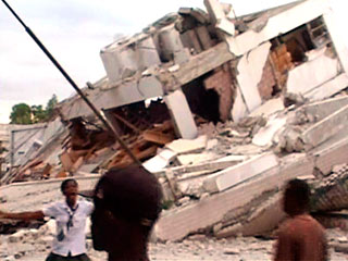 Под развалинами миссии ООН в Гаити остаются 200-250 сотрудников, включая главу миссии