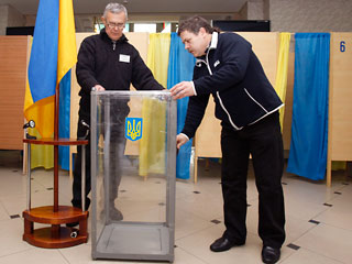 В 08:00 по местному времени (09:00 мск) на Украине открылись избирательные участки по выборам президента страны
