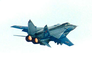 У перехватчика МиГ-31 ВВС России в небе отказала техника