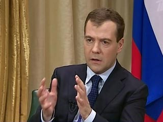 Медведев поставил 3 задачи по улучшению демографии в России и пообещал стране "новую школу"