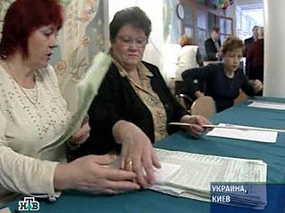 На Украине обработано 99,9% протоколов участковых избирательных комиссий:по результатам на данный момент разрыв между победителями первого тура президентских выборов Виктором Януковичем и Юлией Тимошенко составляет 10,3%