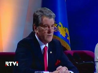 Президент Украины Виктор Ющенко, с треском проигравший первый тур выборов (5,45% голосов), считает, что во втором туре украинцам не из кого выбирать
