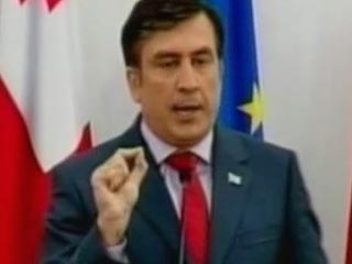Саакашвили в Эстонии пожаловался на "одну маленькую страну", мешавшую ему туда лететь