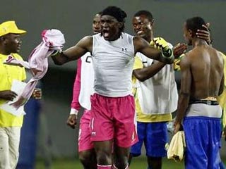Последними четвертьфиналистами Кубка африканских наций по футболу стали сборные Камеруна и Замбии. Причем именно замбийские "Медные пули", а не камерунские "Неукротимые львы" первенствовали в группе D