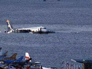 Самолет, который в январе прошлого года совершил аварийную посадку на воду реки Гудзон в Нью-Йорке, выставлен на продажу