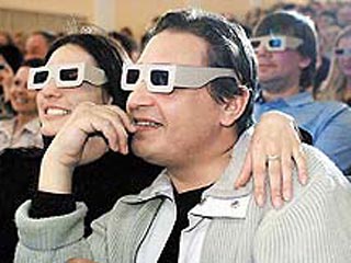 Увлечение 3D -фильмами может сильно поверить глазам. Любителям кино стоит смотреть трехмерные картины не чаще двух-трех раз в неделю, а некоторым &#8212; и вовсе противопоказано, считают российские офтальмологи