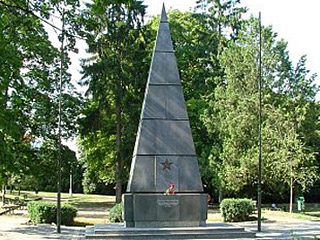 Власти чешского города Брно решили удалить изображение серпа и молота с памятника советским воинам, освободившим город в 1945 году
