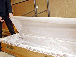 Йозеф Гузь, 76-летний пасечник из Польши, живущий в окрестностях города Катовице, чуть не оказался похороненным заживо