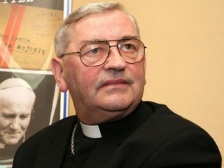 Польский епископ Тадеуш Перонек, заявивший, что "Холокост - выдумка", оказался в центре скандала