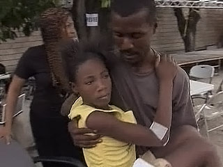 Из-под завалов дома в центре Порт-о-Пренса спасен мужчина, который провел 14 дней в вынужденном заточении. Обнаружена также выжившая 14-летняя девушка