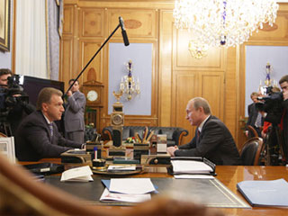 Российский премьер Владимир Путин встретился сегодня со своим первым заместителем Игорем Шуваловым, который рассказал главе правительства о вступлении в ВТО и Таможенном союзе
