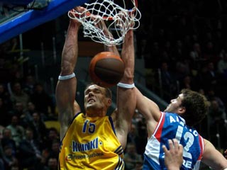 "Химки" победно дебютировали в ТОП-16 баскетбольной Евролиги