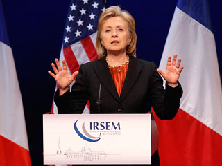 Государственный секретарь США Хиллари Клинтон считает, что Россию необходимо активнее вовлекать в процессы укрепления и развития европейской безопасности