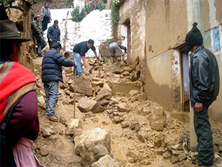 По меньшей мере 20 человек погибли и почти 38 тысяч пострадали в результате проливных дождей на юге Перу