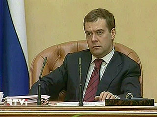 Президент Дмитрий Медведев вводит в систему социальной защиты малоимущего населения элемент модернизации