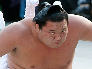 NEWSru.com :: Знаменитый сумоист рискует завершить карьеру из-за пьяной драки