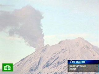 На Камчатке происходит извержение двух вулканов - Ключевской и Шивелуч, расположенного в 45 километрах от поселка Ключи Усть-Камчатского района Камчатского края