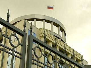 Московский городской суд в среду отменил постановление Басманного суда Москвы о заочном аресте Алексея Леоновича, бывшего казначея нефтяной компании ЮКОС