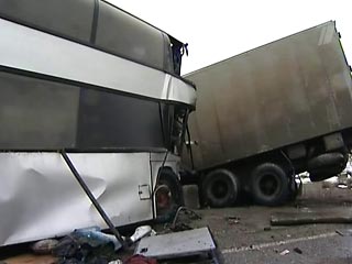 В Дагестане столкнулись пассажирский автобус Махачкала - Москва и грузовой "Камаз". Жертвами крупного ДТП стали шесть человек, 15 пострадали