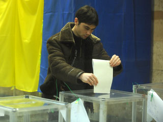 По данным обработки 5,37% протоколов на президентских выборах, за Виктора Януковича отдали голоса 54,02%, избирателей, за Юлию Тимошенко 41,09%