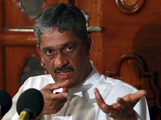 В Шри-Ланке арестован бывший начальник штаба вооруженных сил генерал Сарат Фонсека, проигравший на недавних президентских выборах и обвинивший власти в подтасовке результатов голосования