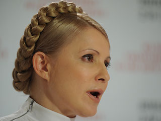 Юлия Тимошенко решила не признавать победу Виктора Януковича на выборах президента Украины. Об этом она объявила в понедельник вечером на заседании фракции БЮТ
