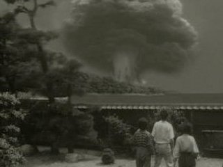 Администрация Хиросимы приняла решение провести новое исследование масштабов радиоактивного "черного дождя", который пролился на город после американской атомной бомбардировки 6 августа 1945 года