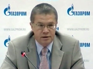 Зампредправления концерна Александр Медведев сказал на пресс-конференции в Лондоне9 февраля, что "Газпром", владеющий 51% в компании-операторе, не сдвигал сроков ввода месторождения, а лишь пересмотрел срок вынесения окончательного инвестиционного решения