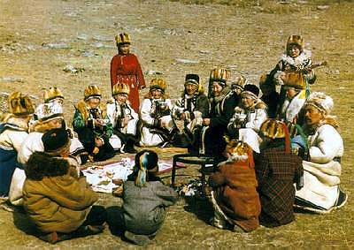 Коренное население алтайцев, составляющих четвертую часть жителей региона, имеет свою языческую мифологию и поклоняется духам природы. Многие горы, реки, долины на Алтае считаются для алтайцев священным, на этих местах проводятся ритуальные обряды