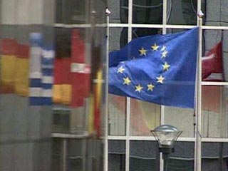 Евросоюз созывает экстренный экономический саммит в Брюсселе 11 февраля, чтобы сформулировать скоординированный ответ сообщества на третью волну экономического кризиса, ставшего самым тяжелым за всю 11-летнюю историю зоны евро