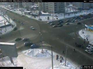 Жуткое ДТП произошло в минувшую субботу на самом оживленном перекрестке северо-запада &#8211; Комсомольского проспекта и улицы Молодогвардейцев