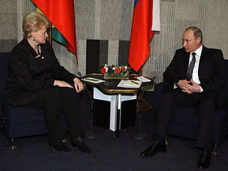 Президент Литвы Даля Грибаускайте и премьер-министр РФ Владимир Путин обсудили как вопросы экономического сотрудничества, так и острые политические вопросы, решить которые быстро не удастся