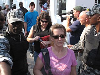 Гаитянский судья принял решение освободить американских миссионеров, обвиняемых в похищении детей и попытке вывезти их из разрушенной землетрясением страны