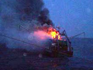 На борту турецкого сухогруза, стоящего на рейде в акватории столицы Абхазии Сухуми, возник пожар, пострадал один человек