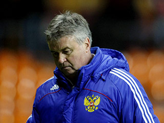 Наставник сборной России по футболу Гус Хиддинк покинет свой пост 30 июня 2010 года, когда истекает его контракт с Российским футбольным союзом (РФС)