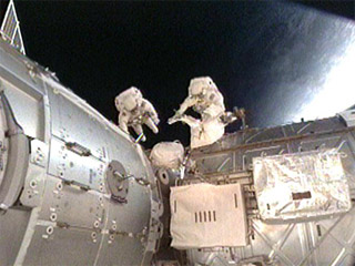 Утечка аммиака не помешала астронавтам шаттла Indeavour работать в открытом космосе