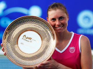 Звонарева защитила чемпионский титул на теннисном турнире в Паттайе